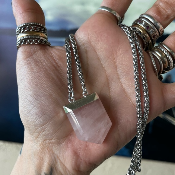 Rose quartz crystal gemstone on stainless steel adjustable choker necklace - Picture 7 of 9